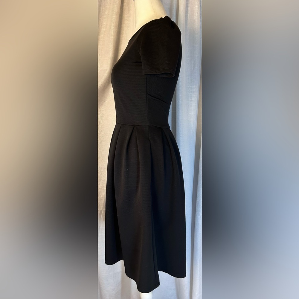 LULAROE Amelia Dress Fit and Flare Solid Black with POCKETS Size XS c25 - Picture 3 of 8